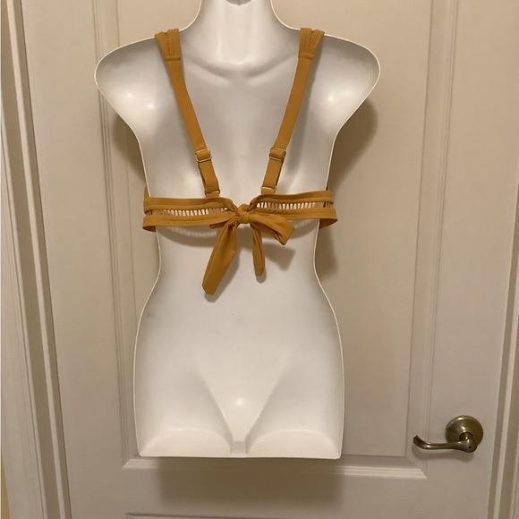 Time And Tru bikini top gold crocheted look built in bra removable pads …500 - Picture 2 of 13